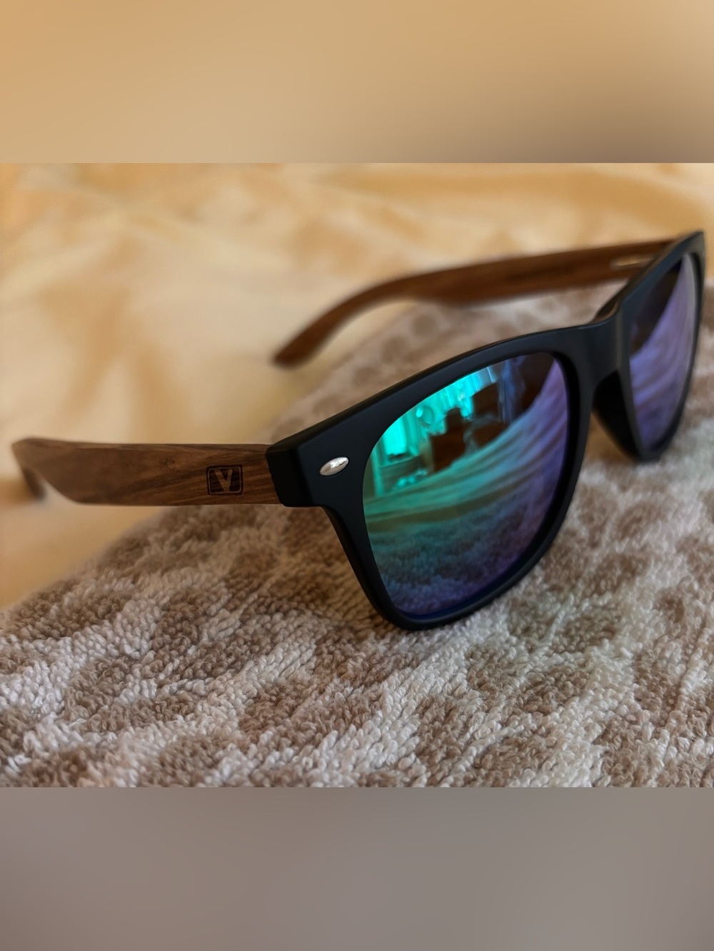 Polarized Sunglasses with Wood Style Arms